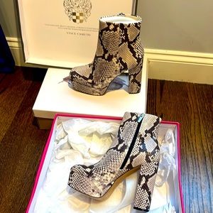 NEW Vince Caputo boots